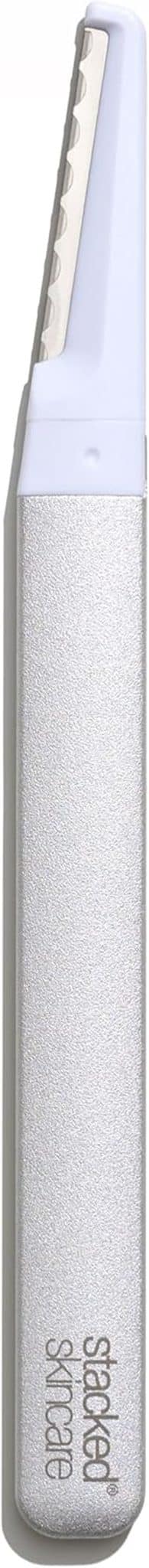 Test de l'outil dermaplaning StackedSkincare : peau lisse et éclatante